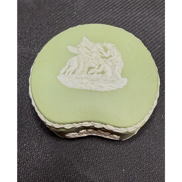 Wedgwood Vintage Green Jasperware Trinket Jewelry Box Keepsake Collectible - Picture 2 of 7